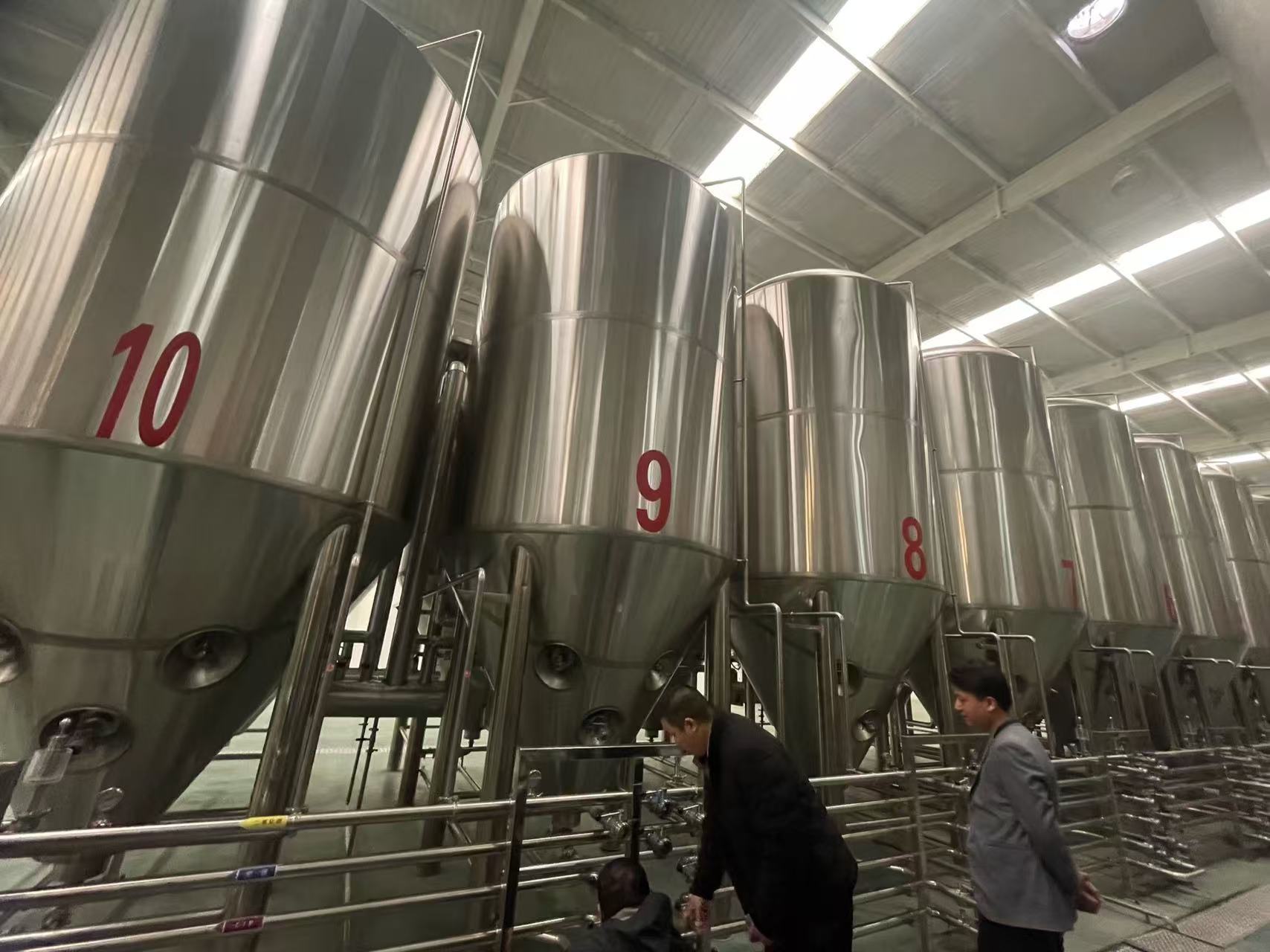 玛沁精酿啤酒设备厂—平面布置、设备设计、制造、调试、培训等一条龙服务
